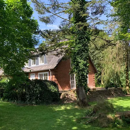 Auf Einem Resthof Zentral Gelegen Mit Viel Und Tieren Rendswuhren